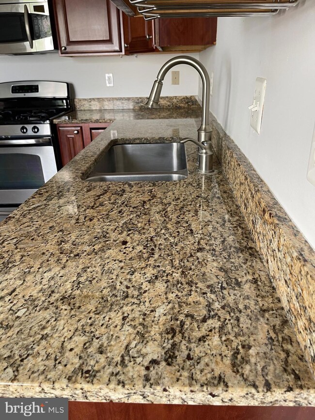 11156 Montclair Ct, White Plains, MD 20695 - photo 3