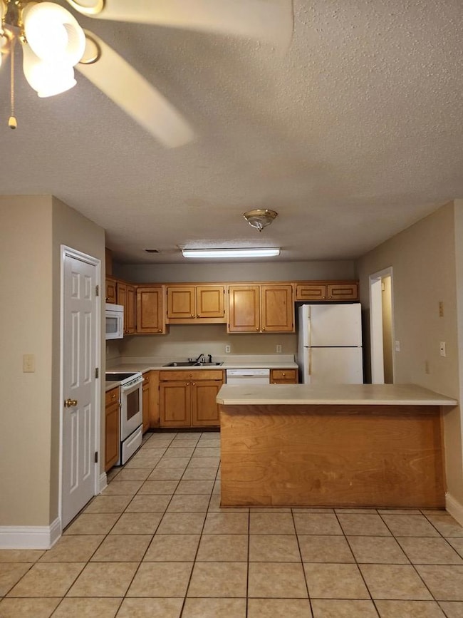 Open kitchen with bar