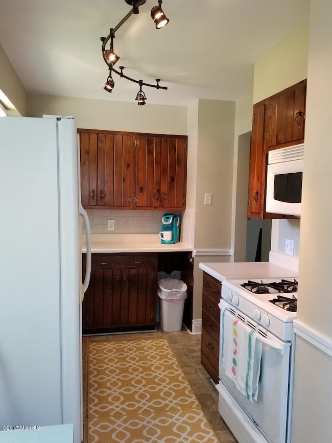 1008 Kentwood St NE, Grand Rapids, MI 49505 - photo 7