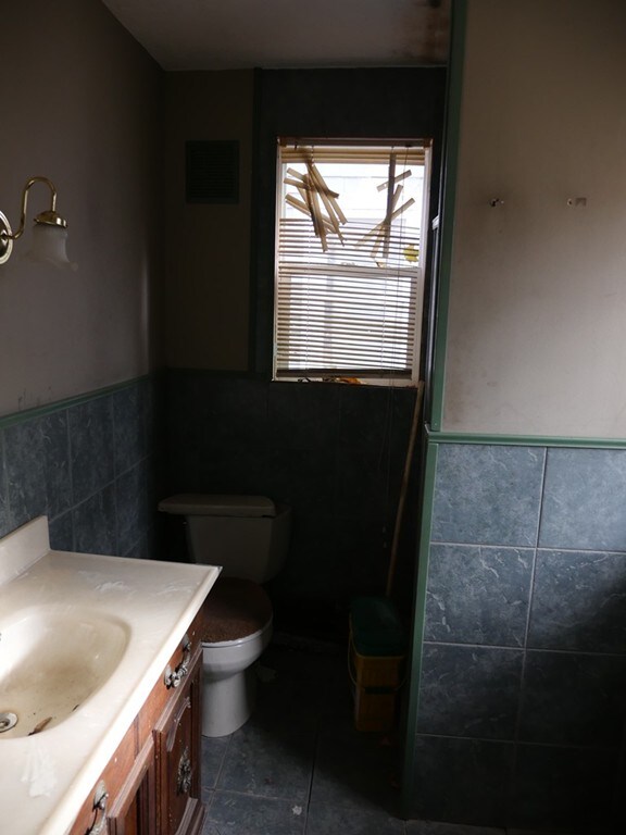 711 Walk Hill St, Mattapan, MA 02126 - photo 4