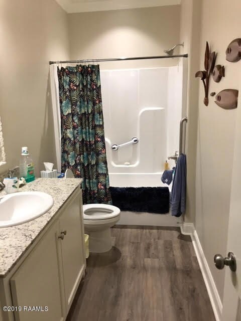 Bath 401 by Phyllis