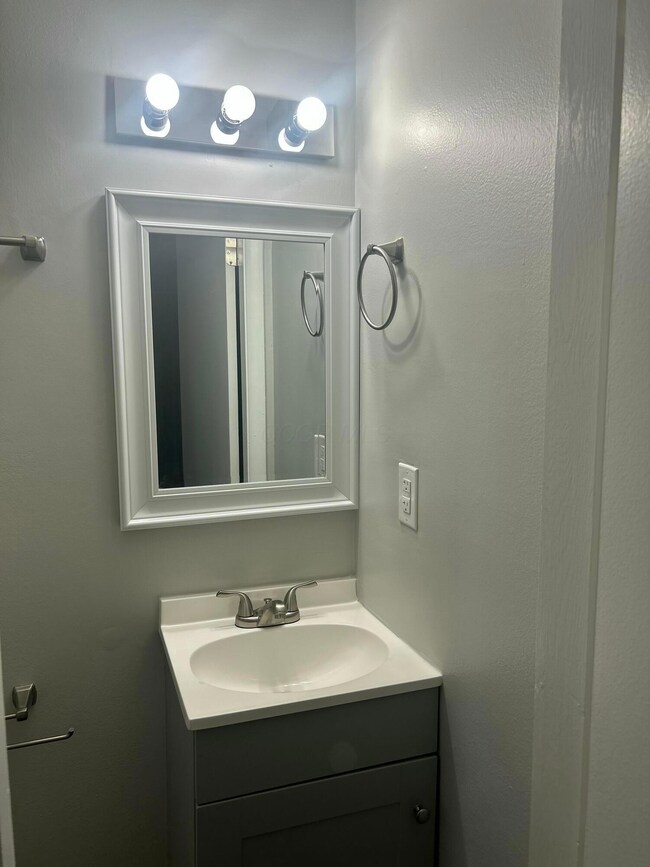 1975 Dunbar Dr unit C, Columbus, OH 43224 - photo 7