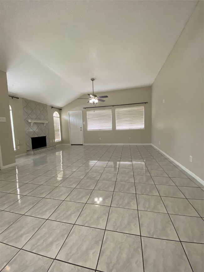 8650 Pine Falls Dr, Houston, TX 77095 - photo 5