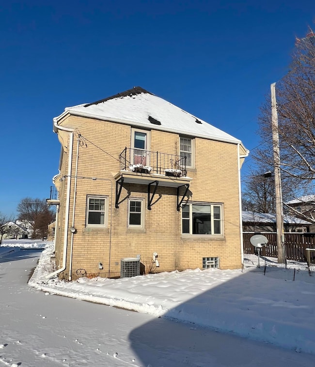 317 Euclid Ave, Sheboygan, WI 53083 - photo 2