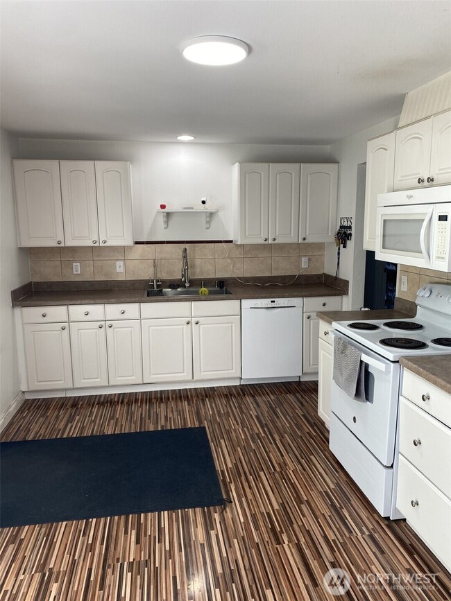 Kitchen with ample space for prepping meals!