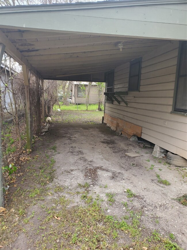 2917 6th St, Bay City, TX 77414 - photo 7