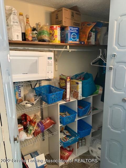 6301 Sommerset Rd, Lansing, MI 48911 - photo 4