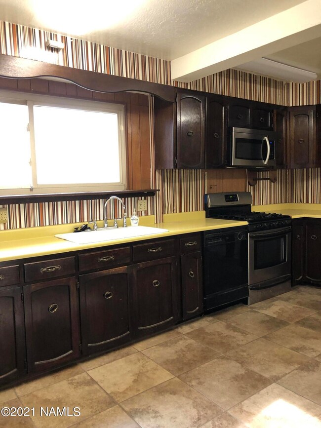 105 E Mahoney St, Winslow, AZ 86047 - photo 6