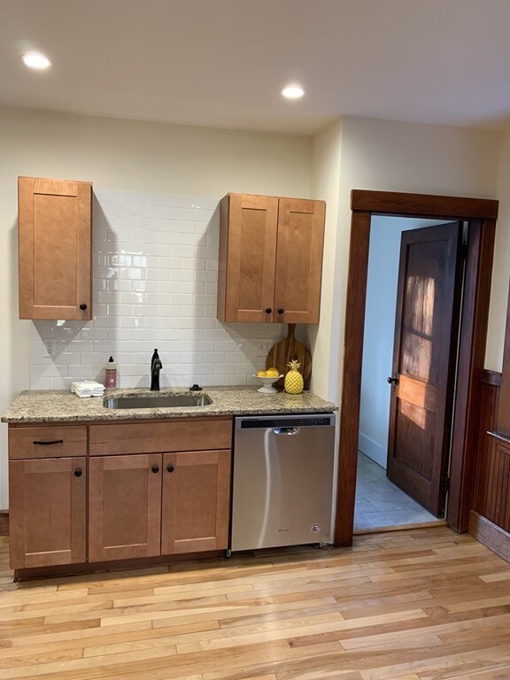 14 Marion St, Hudson, MA 01749 - photo 6