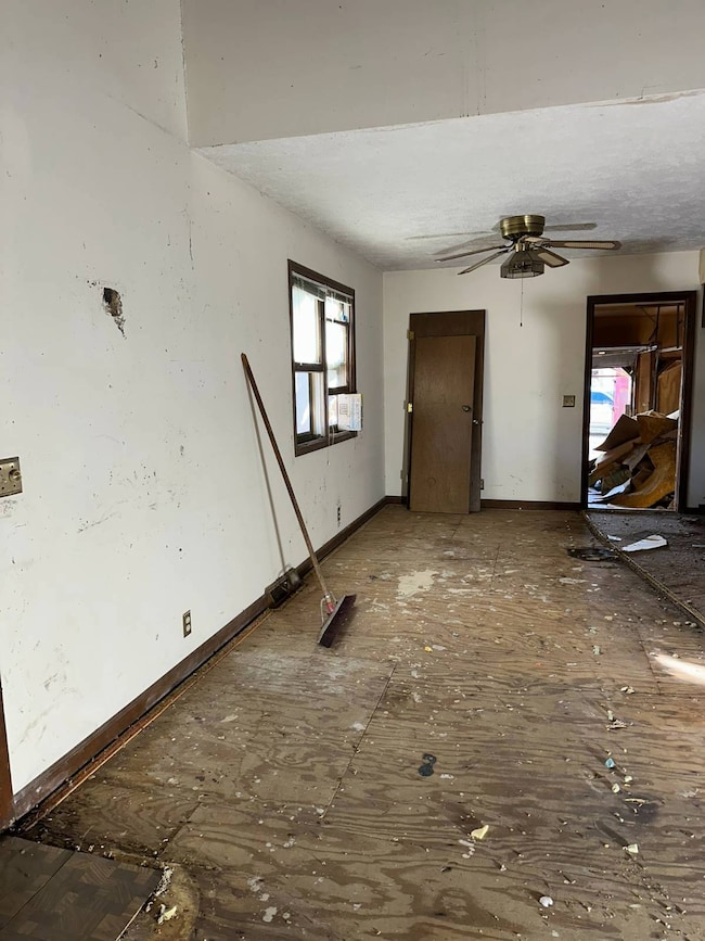 202 E Irene St, Salina, KS 67401 - photo 3