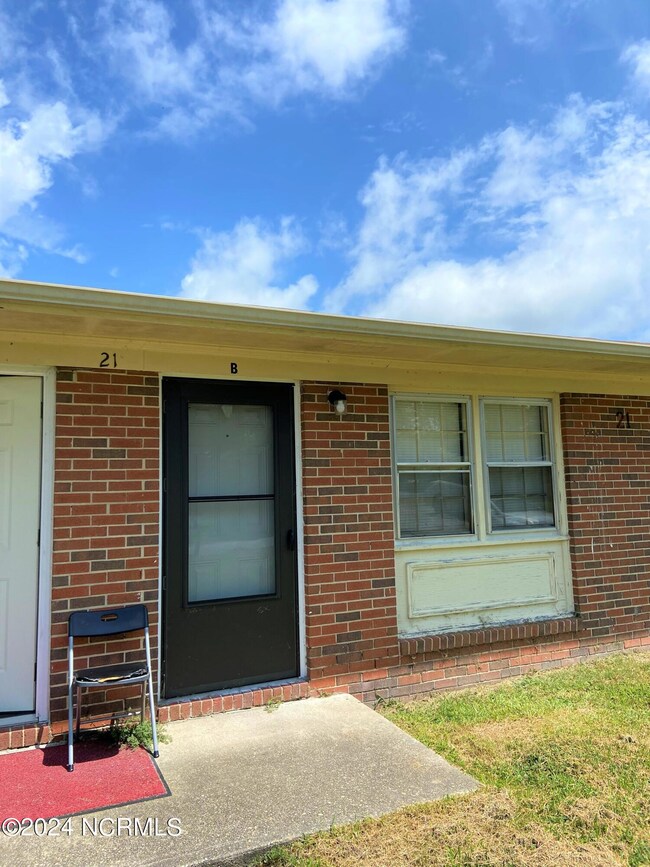 21 Sophia Dr unit B, Jacksonville, NC 28540 - photo 2