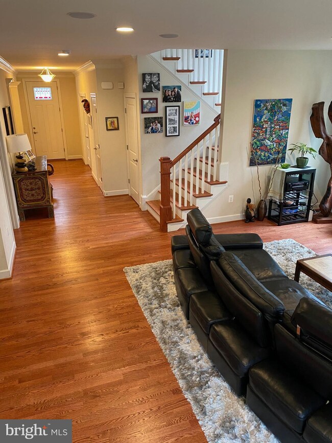 2216 Tulip Dr, Falls Church, VA 22046 - photo 2