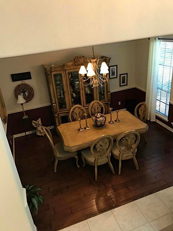 Elegant Formal Dining Room!