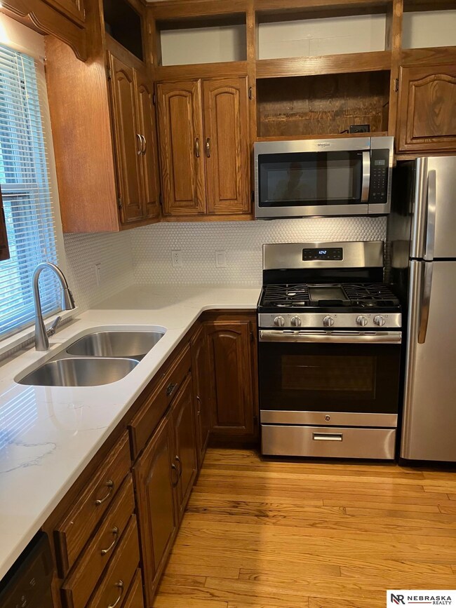 306 N 43rd St, Omaha, NE 68131 - photo 5