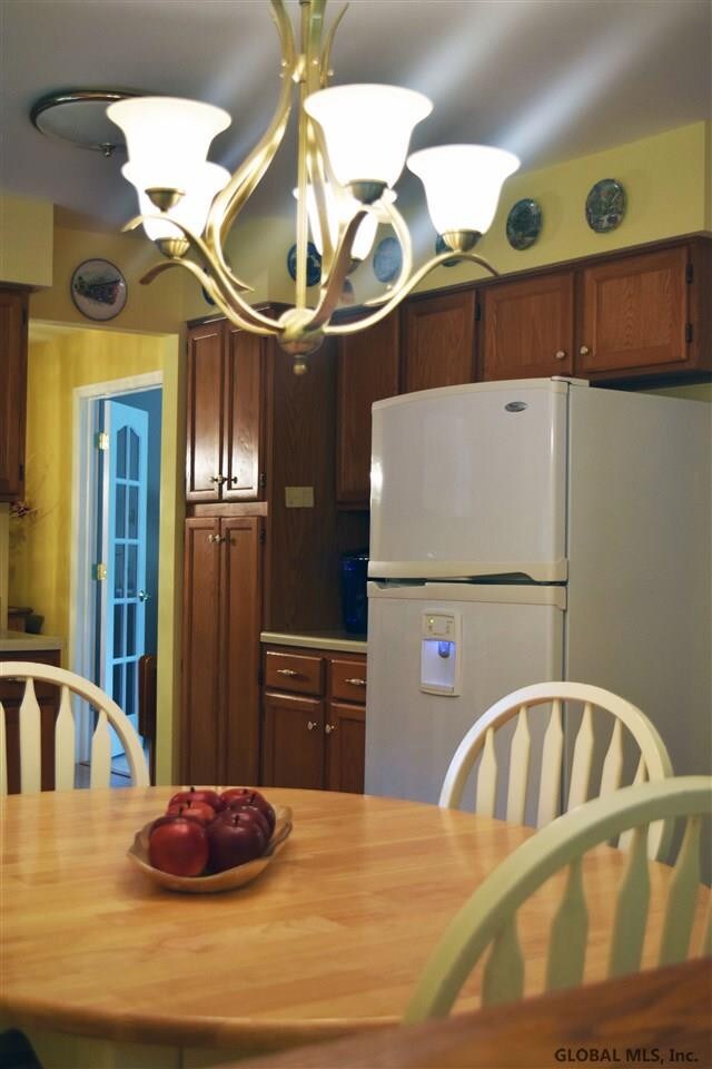 31 Lincoln Ave, Clifton Park, NY 12065 - photo 4