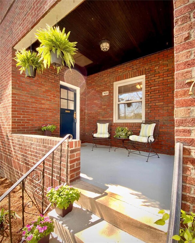 Very spacious and inviting entry with a freshly pa