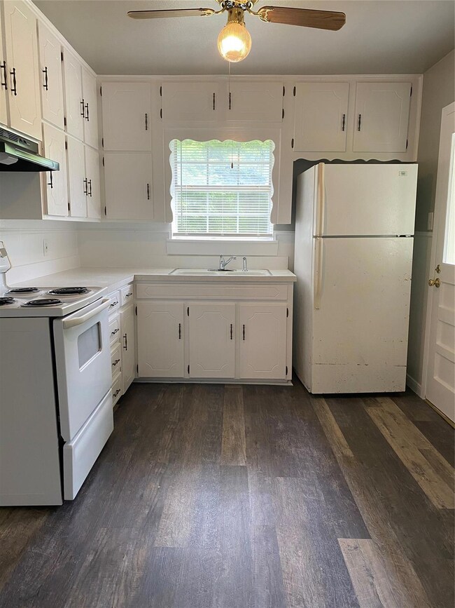 1238 S Brazos St, Weatherford, TX 76086 - photo 3