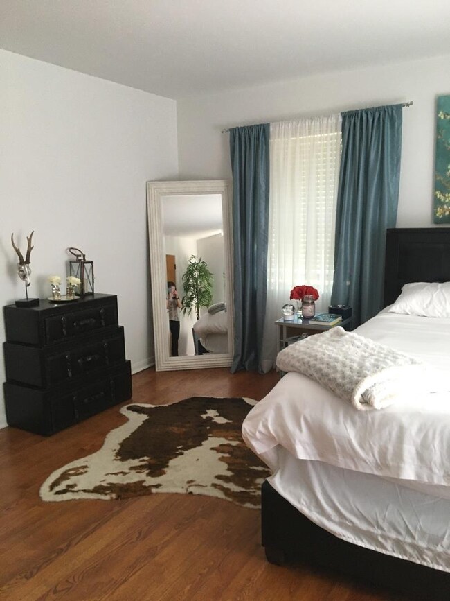 1923 Dewes St, Glenview, IL 60025 - photo 3