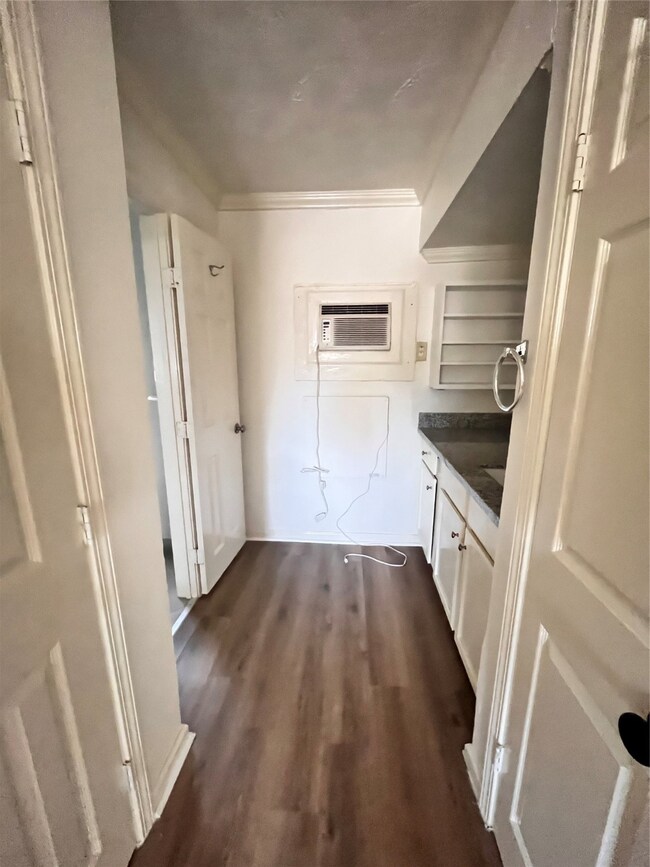 911 Byrne St unit 4, Houston, TX 77009 - photo 4