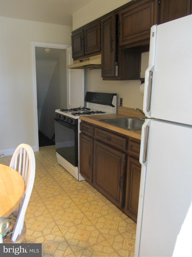 8655 Oak Rd, Parkville, MD 21234 - photo 6