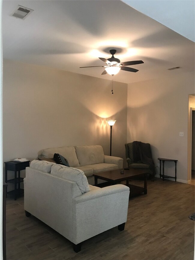 12134 Mabel Ln, Pinehurst, TX 77362 - photo 3