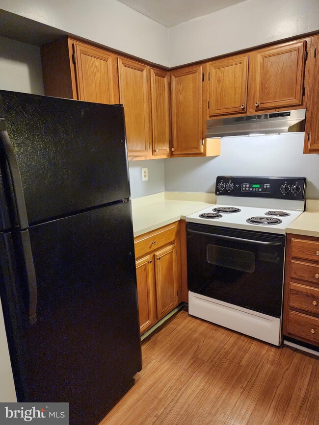 5834 N Holly Springs Dr, Capitol Heights, MD 20743 - photo 2