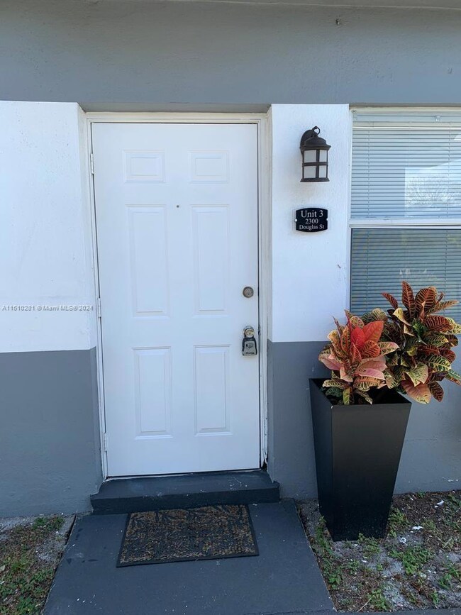 2300 Douglas St unit 3, Hollywood, FL 33020 - photo 2