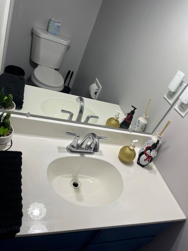 Half bath (2)