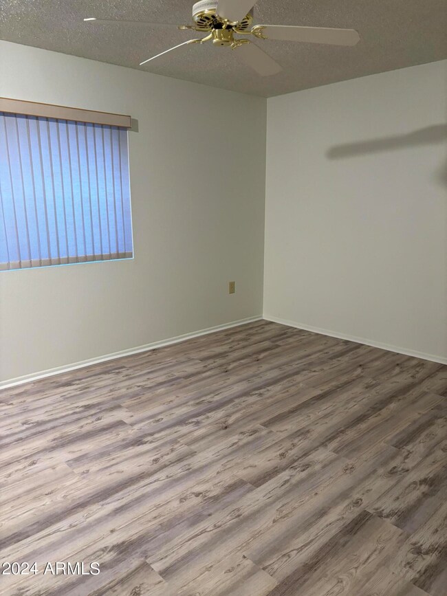 Bedroom - wood look vinyl