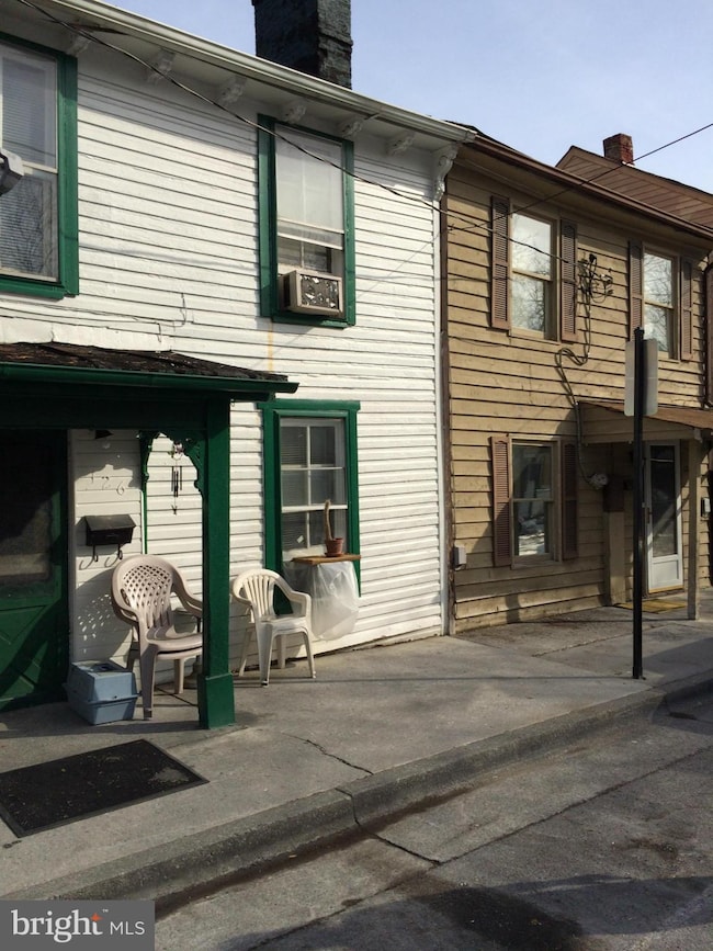 126 W Leicester St, Winchester, VA 22601 - photo 2