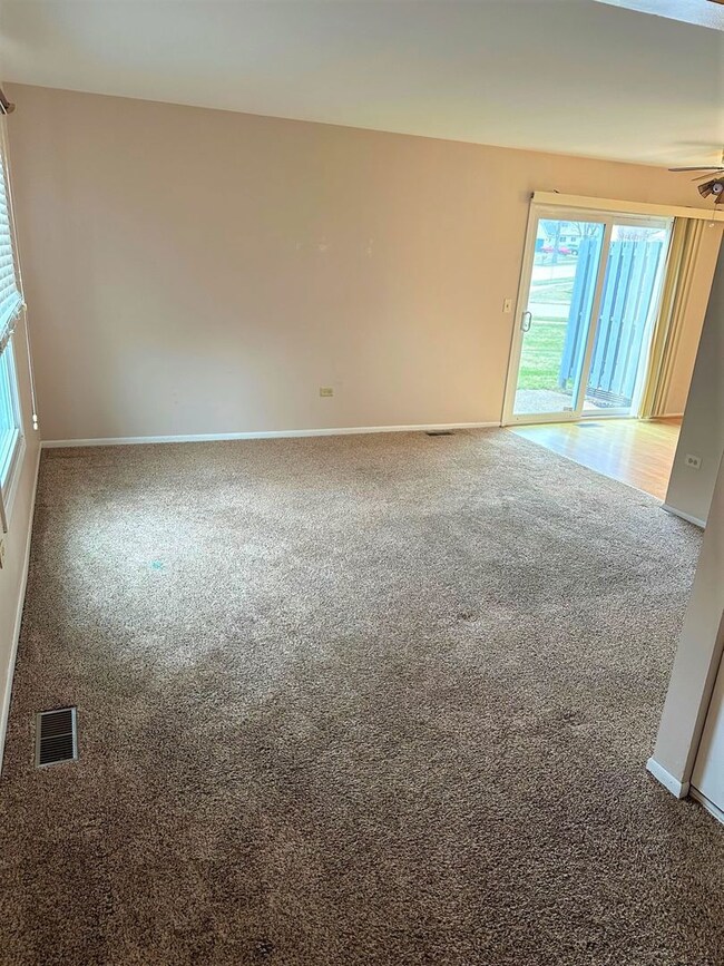 1083 Glouchester Harbor unit 1083, Schaumburg, IL 60193 - photo 4