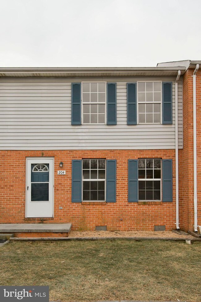 204 Nottoway Dr, Stephens City, VA 22655 - photo 2