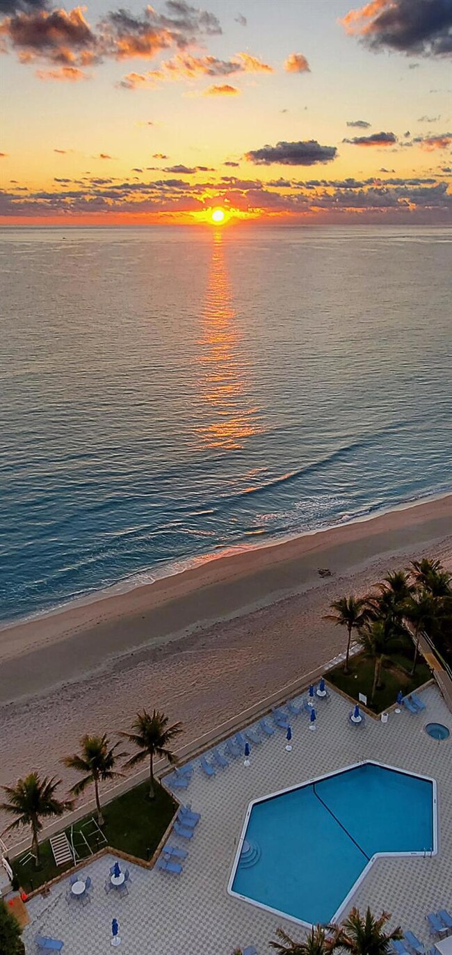 The Corniche unit 1904, Riviera Beach, FL 33404 - photo 3