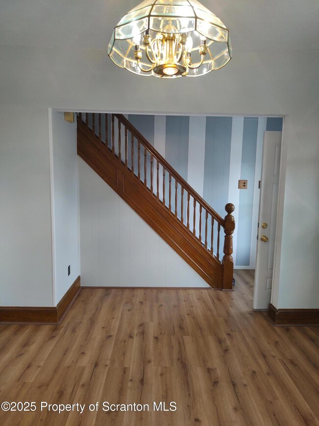 1023 Carmalt St, Scranton, PA 18519 - photo 4