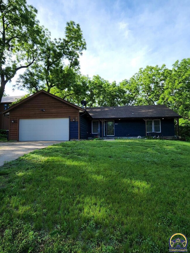 3853 SW Wood Valley Dr, Topeka, KS 66610 - photo 2