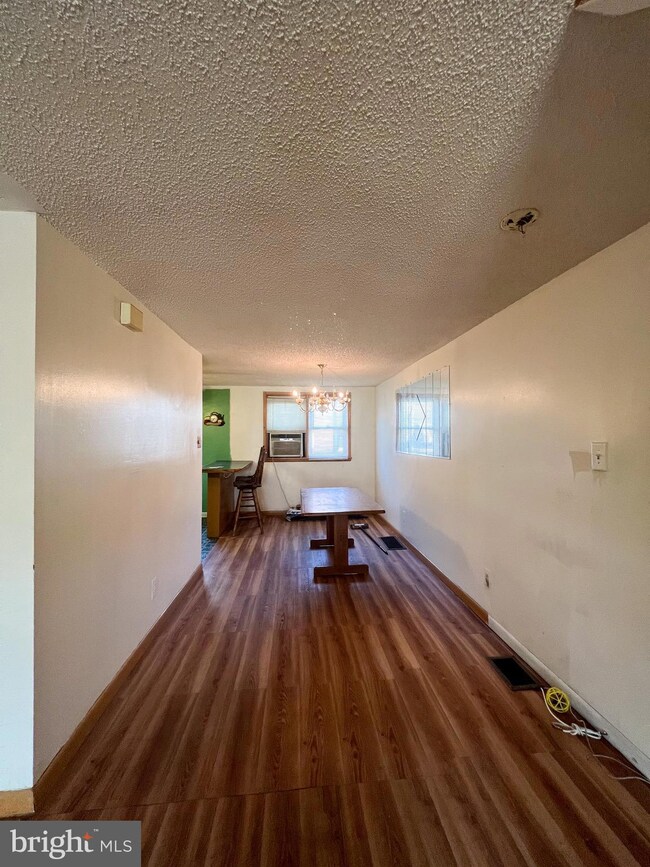 1239 Edgehill Rd, Darby, PA 19023 - photo 4