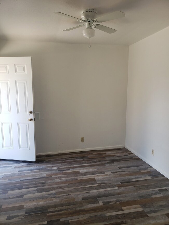 1026 Kansas St unit 3, Rosenberg, TX 77471 - photo 7