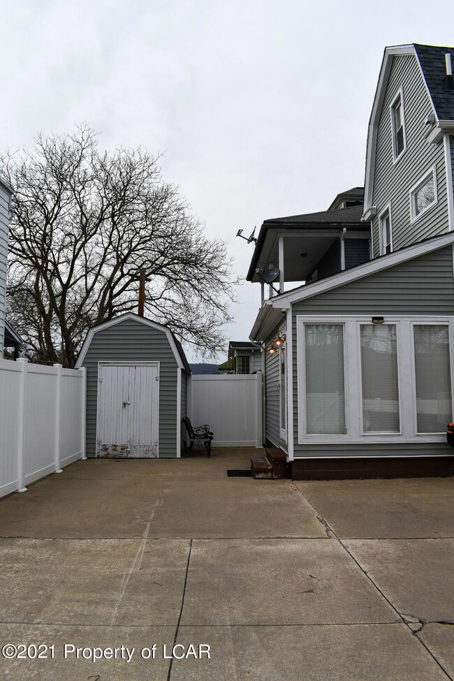 374 Horton St, Wilkes Barre, PA 18702 - photo 4