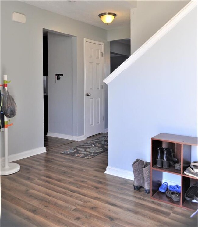 2338 Shadow Bend Dr, Columbus, IN 47201 - photo 6