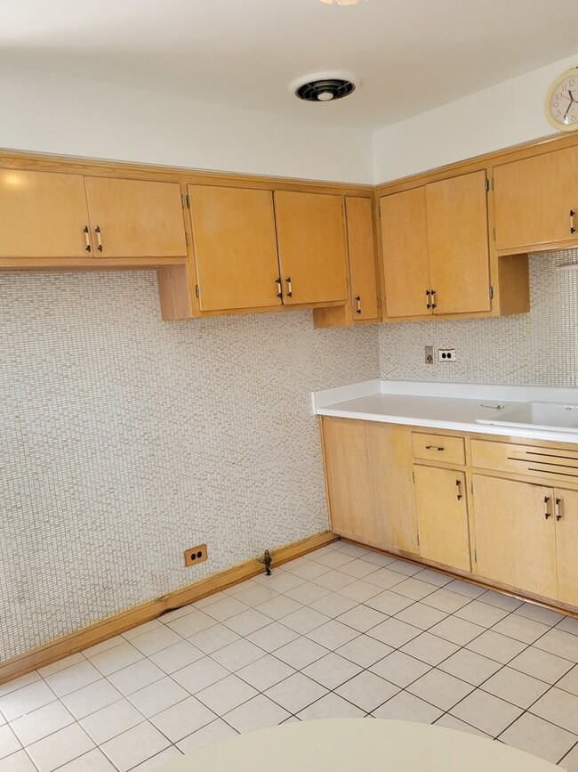 10329 Pelham St, Westchester, IL 60154 - photo 4