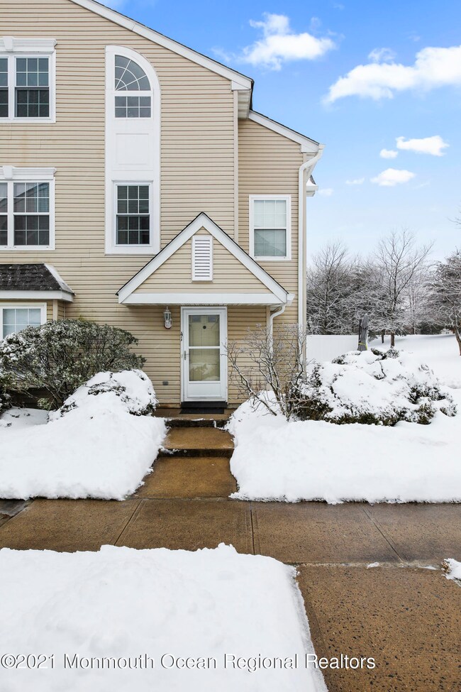 41 Madison Ct unit 31, Tinton Falls, NJ 07712 - photo 2