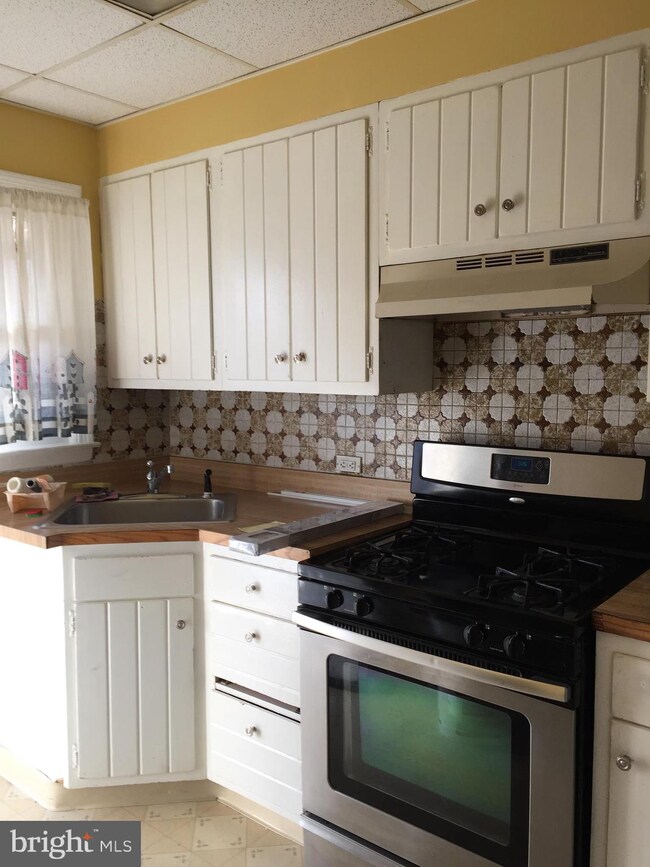 1027 Middlesex Rd, Essex, MD 21221 - photo 3