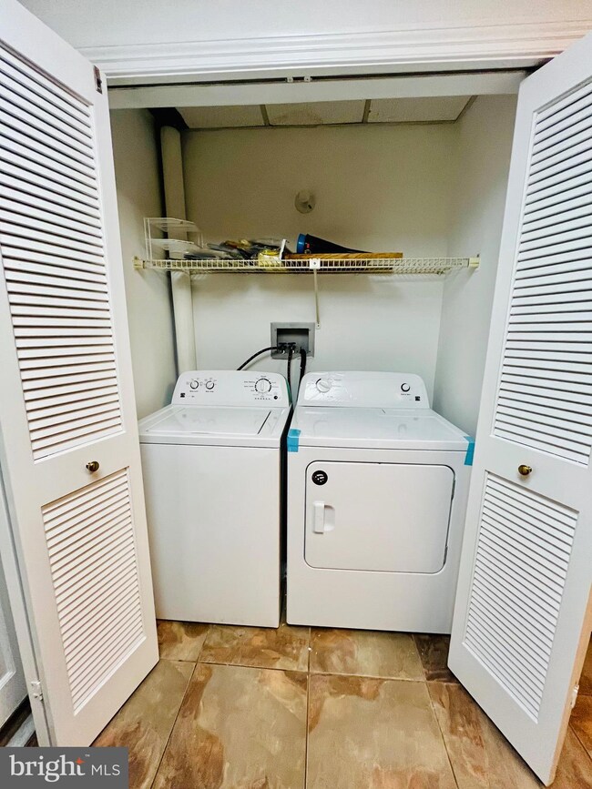 The Towers at Harbor Court unit 707, Baltimore, MD 21202 - photo 4