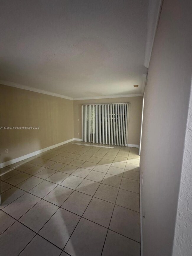 Kendall Lakes Towers unit 608, Miami, FL 33193 - photo 3