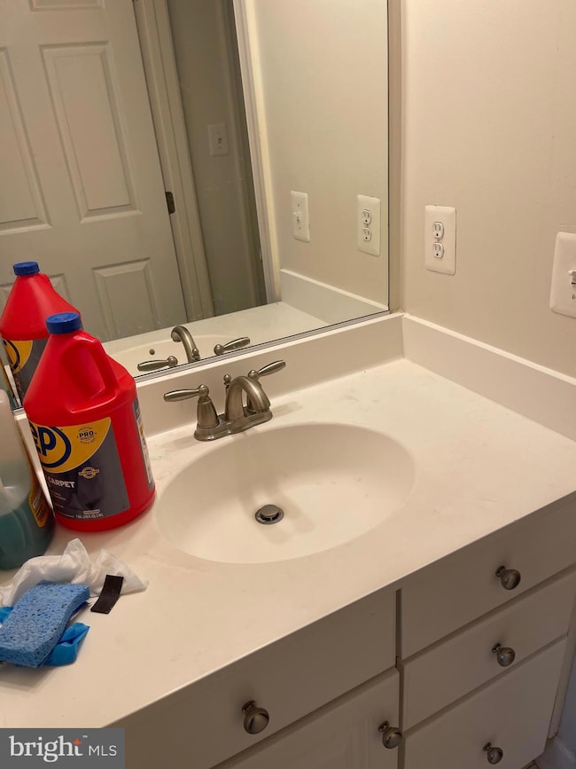 1513 Regent Manor Ct, Silver Spring, MD 20904 - photo 2