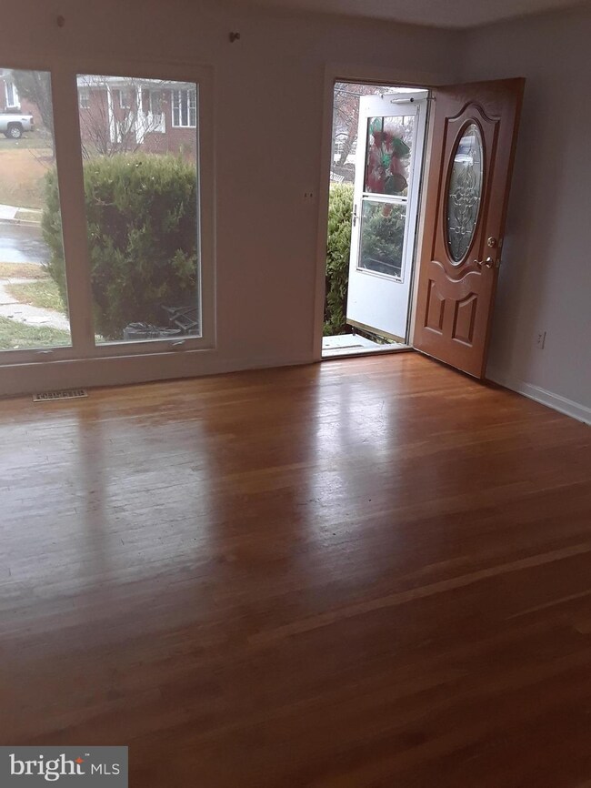 6008 Rosedale Dr, Hyattsville, MD 20782 - photo 3