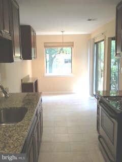 Treebrooke unit 107, Oakton, VA 22124 - photo 5