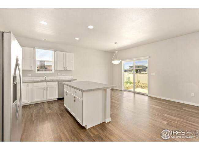 Perfect Breakfast Island and all S/S appliances