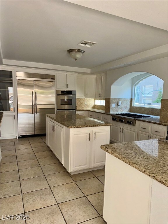Kitchen with stainless steel appliances, backsplas