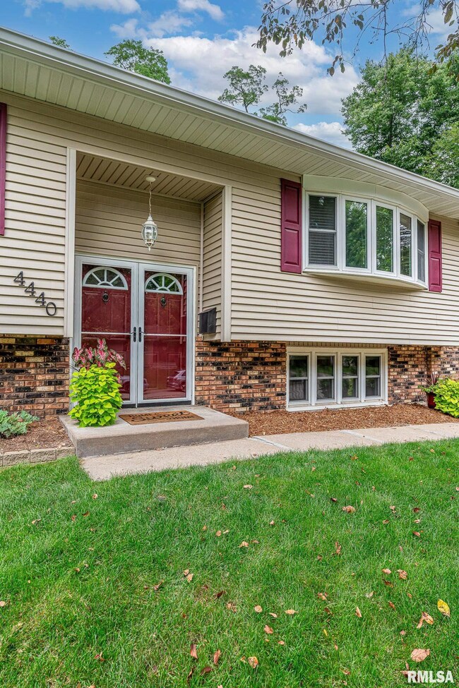 4440 Canterbury Ln, Davenport, IA 52806 - photo 2